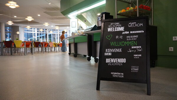 Bild vergr&ouml;&szlig;ern: Eingangsbereich Kantine