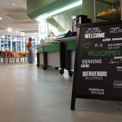 Bild vergr&ouml;&szlig;ern: Eingangsbereich Kantine