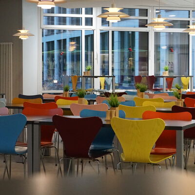 Bild vergr&ouml;&szlig;ern: Sitzbereich Kantine