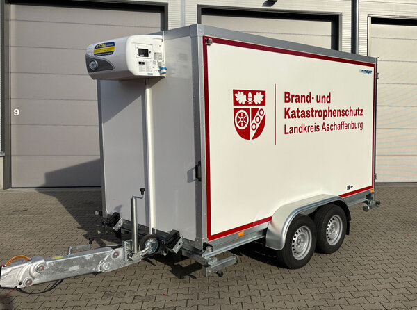 Bild vergr&ouml;&szlig;ern: Neuer Kühlanhänger im Feuerwehrdienst