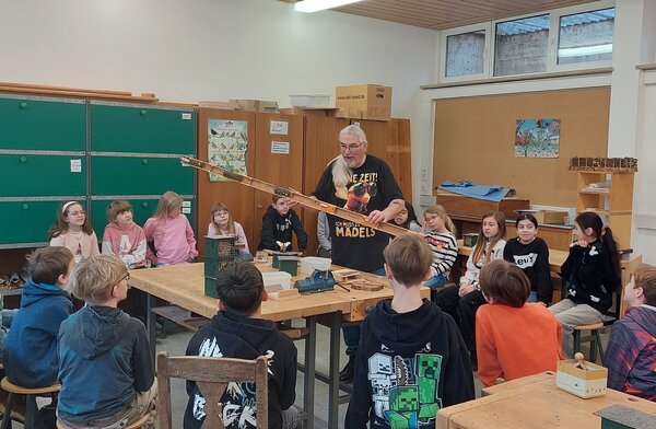 Bild vergr&ouml;&szlig;ern: Initiative „Der Landkreis Aschaffenburg summt!“ unterstützt Umweltbildung