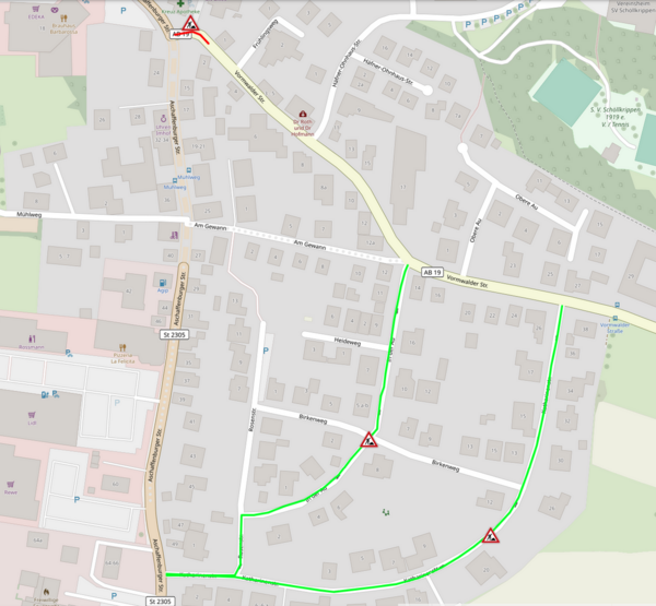 Bild vergr&ouml;&szlig;ern: Der Kartenausschnitt zeigt mit einer roten Linie den gesperrten Straßenabschnitt und mit zwei grünen Linien die beiden Umleitungsstrecken.