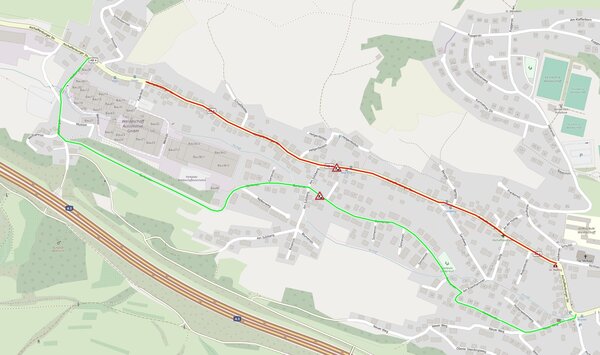 Bild vergr&ouml;&szlig;ern: Auf dem Kartenausschnitt ist die gesperrte Strecke rot gefärbt und die Umleitungsstrecke in grüner Farbe