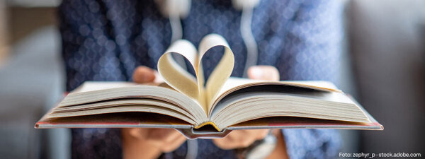 LesepatenschaftPLUS aufgeschlagenes Buch