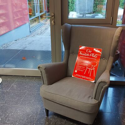 Bild vergr&ouml;&szlig;ern: Besetzter Platz im Bibliothekszentrum in Hösbach